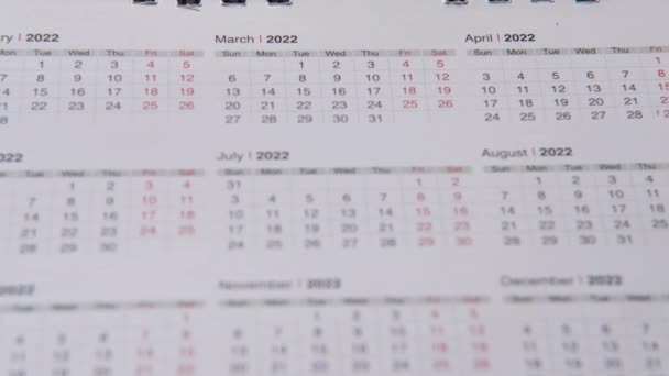 2022 maand op kalender op kantoor — Stockvideo
