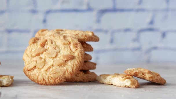 Galletas de cacahuete en la mesa de cerca, — Vídeos de Stock