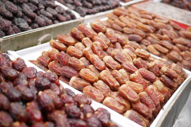  Yerel pazarda çok sayıda meyve satışı tarihi 