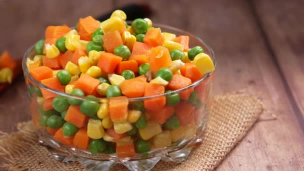 Close up of corn, carrot and beans in a bowl, — Stock Video