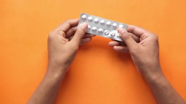 Elele tutuşan su toplayan paketleri kapat .