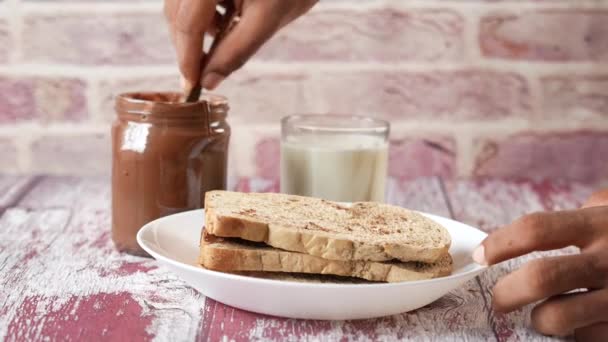 Cioccolato Nocciola Diffusione su Toast — Video Stock