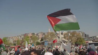 Halk, Filistin 'e destek göstermek için İstanbul' da toplandı.