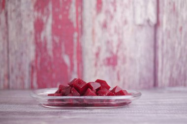  slice of bit root arranged on a clear plate.