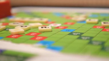 Masadaki Scrabble Tahta Oyunu .