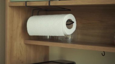 Mutfak raflarını düzenli ve işlevsel tutmanın basit yollarını öğren..