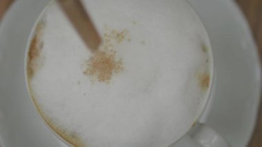 Kahveye şeker katmanın üst görünümü .