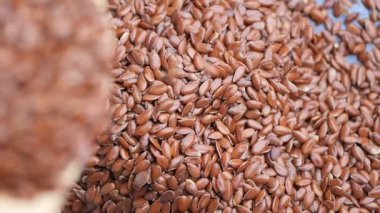 Keten tohumunun besinleri ve sağlığı nasıl geliştirebileceğini öğrenin..