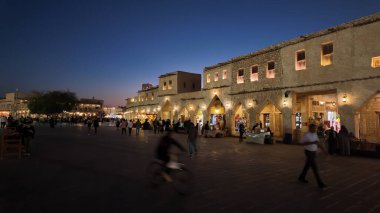 Katar Doha 2 Şubat 2025, Dohas 'taki gece pazarı Souq waqif' teki eski şehir..