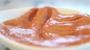 patates kızartması, ketçap içinde daldırma.