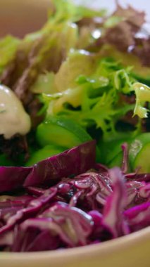 Taze sebzeler ve taze sebzeler bir araya gelir..