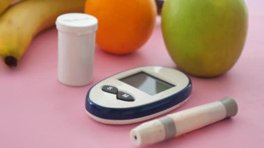 Taze meyve yiyip sağlığınızı korurken kan şekeri seviyenizi kontrol edin..