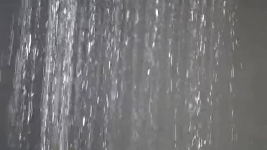 Düşen Su Damlacıklarının Yakınlığı.
