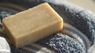 Evde zengin ve doğal sabun üretmek için atılacak adımlara dikkat edin..