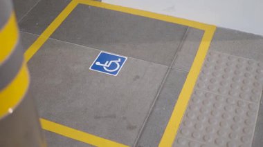 Kolay tanımlama için ulaşılabilir bir park alanının işaretlenmesini temizle.