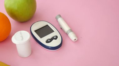 Kan şekeri monitörünü sağlıklı meyvelerin yanında kullanmayı öğren..