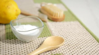 Doğal bir limon ve kabartma tozu yapıyorum. .