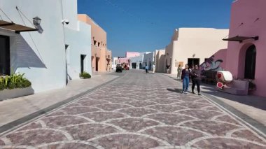 Katar Doha 2 Şubat 2025, mina bölgesindeki çöl kasabasında renkli mimari..