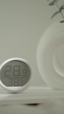 Görüntü, şık ortamlarda iç sıcaklık ve nem seviyelerini gösterir.