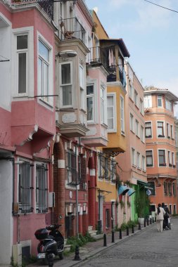 Hindi İstanbul 34 Mayıs 2025. Balat 'taki Istanbuls tarihi bölgesinde renkli binalar ,