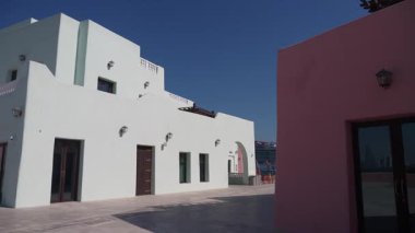 Katar Doha 2 Şubat 2025, mina bölgesindeki çöl kasabasında renkli mimari..