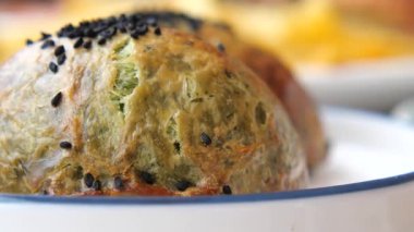 Taze pişmiş susamlı çörekler..