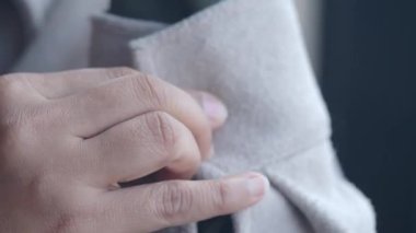 Giysilerin yakın plan çekimi..