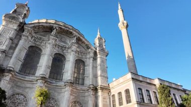 Hindi İstanbul 28 Ağustos 2025. İstanbul 'daki Ortakoy camiinin keşfi.