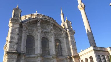 Türkiye İstanbul 23 Temmuz 2025. Gündüz İstanbul 'da Ortakoy camiinin keşfi.