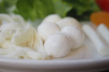 Aperatif olarak taze Mozzarella topları..