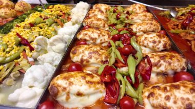 Sebze ve peynirli büfe.,