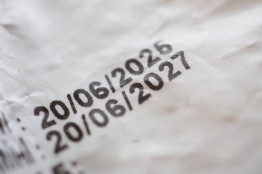 Son kullanma tarihi bir yemek paketine yazdırıldı.