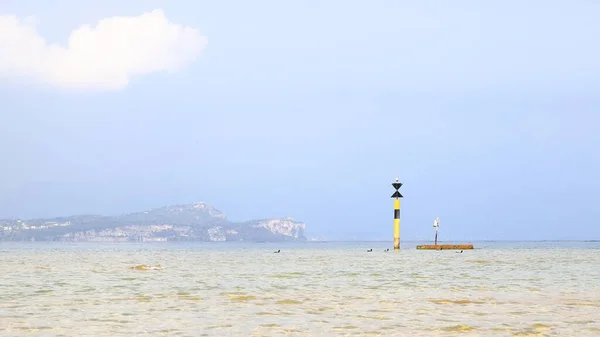 Lake Garda View View Marker Post Lake Garda Resort Town — Stock Photo, Image