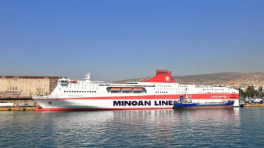 Minoan Hatları yüksek hızlı Ro-Pax feribotu, Knossos Sarayı, Yunanistan 'ın Pire limanına yanaştı. Gemi 2000 yılında inşa edildi..