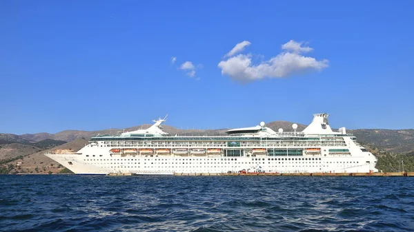 Royal Caribbean Cruise Ship Rhapsody Seas Moored Argostoli Greek Island — Stock Photo, Image