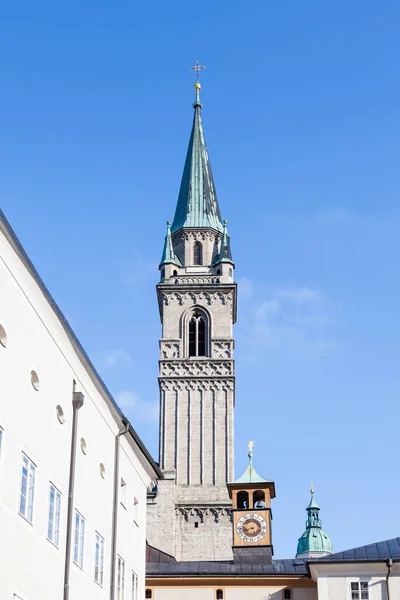 Καμπαναριό Της Φραγκισκανής Εκκλησίας Στο Σάλτσμπουργκ Της Αυστρίας Εκκλησία Βρίσκεται — Φωτογραφία Αρχείου
