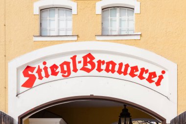 Salzburg, Avusturya 'daki Stiegl bira fabrikasının girişi. Stiegl Avusturya 'nın en büyük bira fabrikası ve bira fabrikası Maxglan' ın banliyösünde yer alıyor..