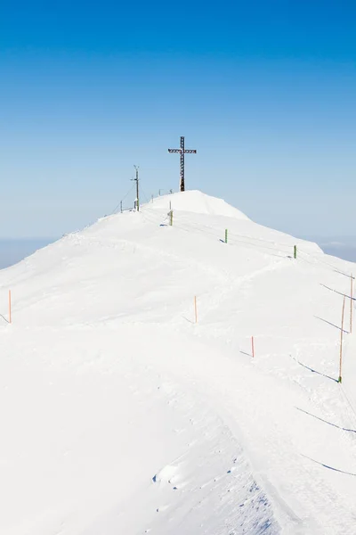 Untersberg Csúcs Kilátás Untersberg Hegy Csúcsára Ausztriában Egy Kereszt Felé — Stock Fotó