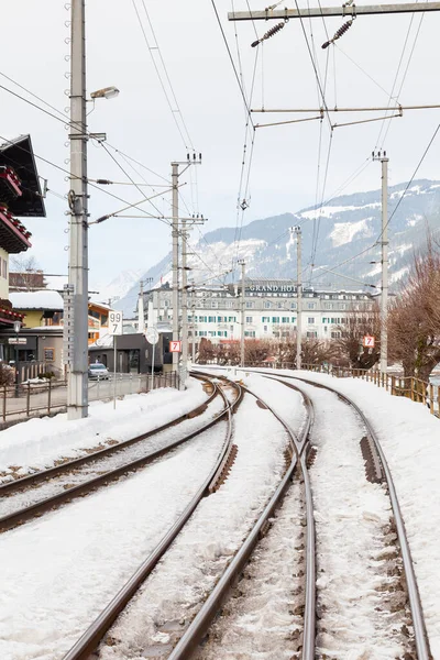 Vista Longo Uma Pista Trem Coberta Neve Cidade Zell See — Fotografia de Stock