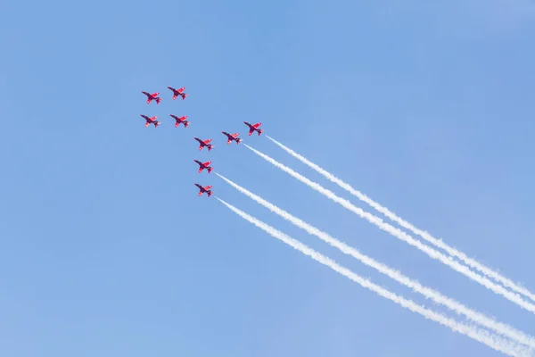 Raf Akrobasi Ekibi Red Arrows Hava Gösterisi Yapıyor — Stok fotoğraf