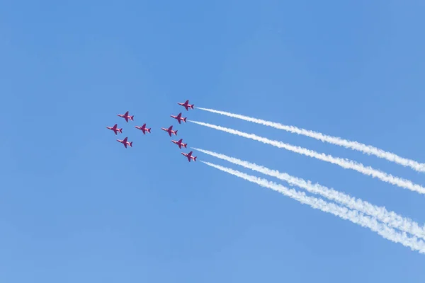 Raf Akrobasi Ekibi Red Arrows Hava Gösterisi Yapıyor — Stok fotoğraf