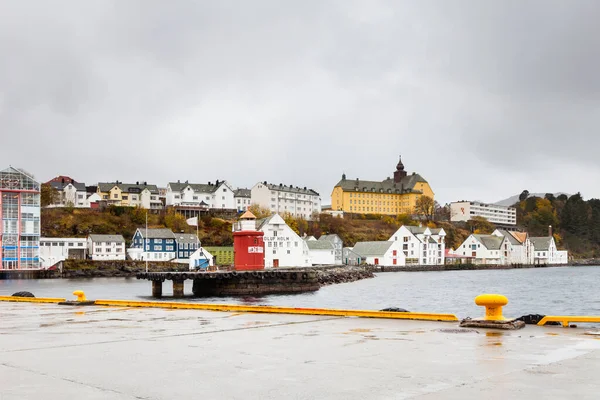 Puerta Entrada Ciudad Portuaria Alesund Noruega Alesund Encuentra Costa Oeste —  Fotos de Stock