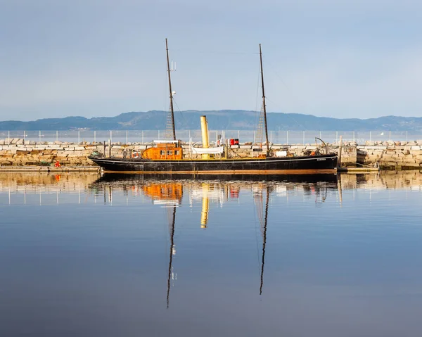 1866年建造的Sds Hansteen号帆船停泊在特隆赫姆 Trondheim 特隆赫姆是挪威的一个城市 — 图库照片