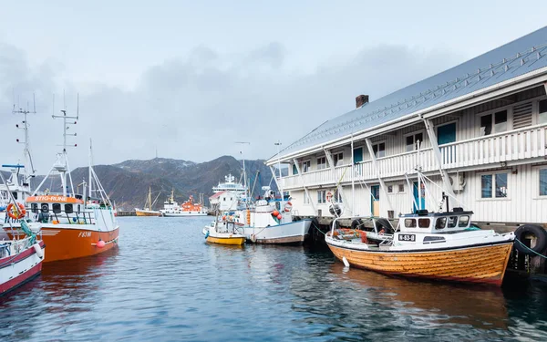 Une Vue Des Bateaux Amarrés Dans Port Honningsvag Honningsvag Est — Photo