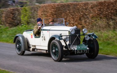 Bir 1936 Talbot 105 Alp, Cumbria, İngiltere 'deki Southwaite Hill' e tırmandı. Araba 11. Uçan İskoç Rallisi 'ne katılıyor..