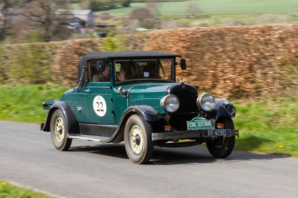 Vuoden 1928 Chrysler Kiipeää Southwaite Hillille Cumbriassa Pohjois Englannissa Auto — kuvapankkivalokuva