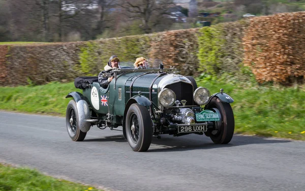 Een Bentley Tourer Beklimt Southwaite Hill Cumbria Noord Engeland Auto — Stockfoto