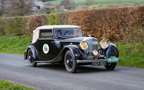 Een Bentley Bestijgt Southwaite Hill Cumbria Engeland Auto Neemt Deel — Stockfoto