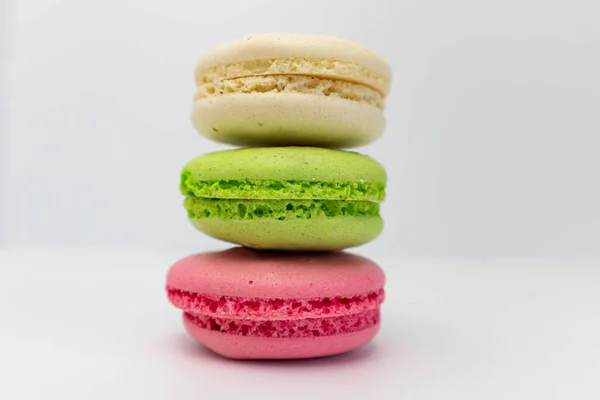 Macaroons Isolados Fundo Branco Macaroons Coloridos Estilo Francês Caseiro Bolachas — Fotografia de Stock