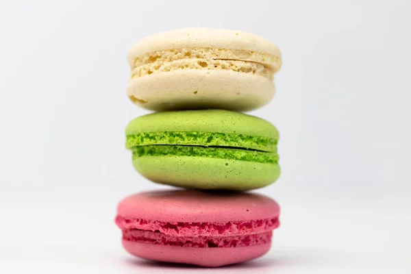 Macaroons Isolados Fundo Branco Macaroons Coloridos Estilo Francês Caseiro Bolachas — Fotografia de Stock